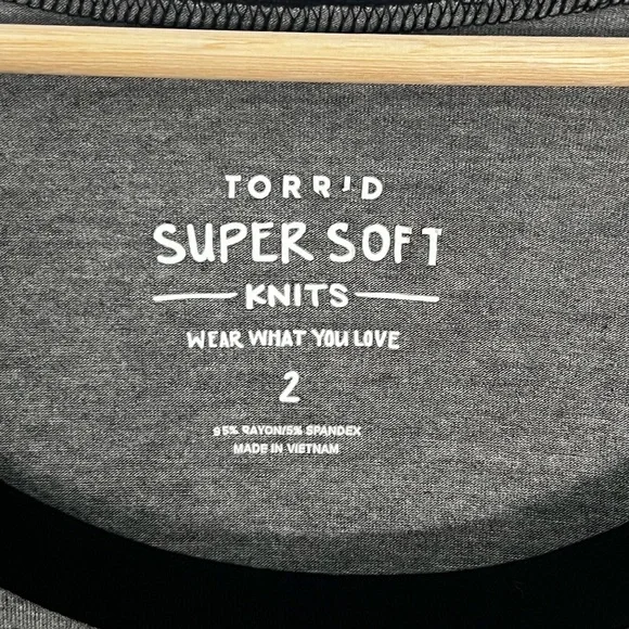 Torrid Gray and Black Skull Raglan Tee - Picture 5 of 5